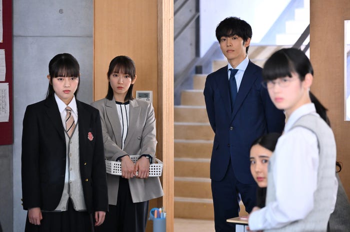 上坂樹里、吉岡里帆、松坂桃李「御上先生」第4話(C)TB