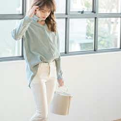 モデルプレス - スリッパサンダルでトレンド感たっぷりの春コーデが完成♡