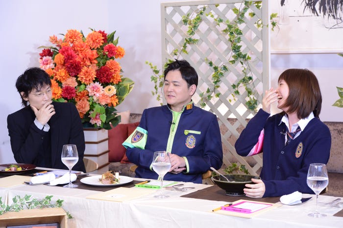 綾野剛、ノブ、本田翼(C)日本テレビ