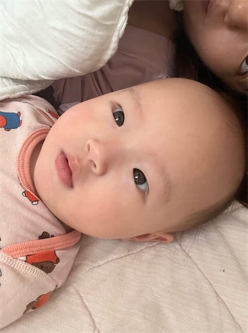 第3子妊娠中の小林礼奈、次女との添い寝に幸せ実感「赤ちゃんの隣で寝るって幸せすぎ」