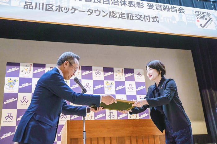 三須和泰会⻑、森澤恭子区長(提供写真)