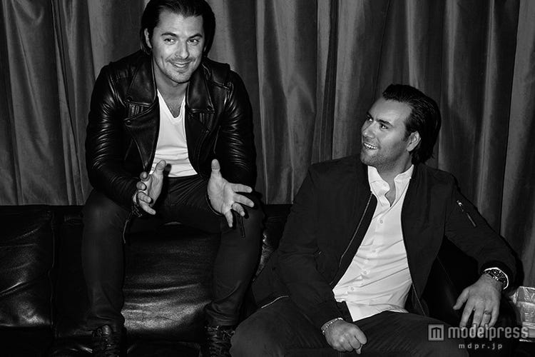 画像2 2 H M 夏cmにアドリアナ ドウツェンらスーパーモデル4名 ビキニ姿で豪華共演 モデルプレス