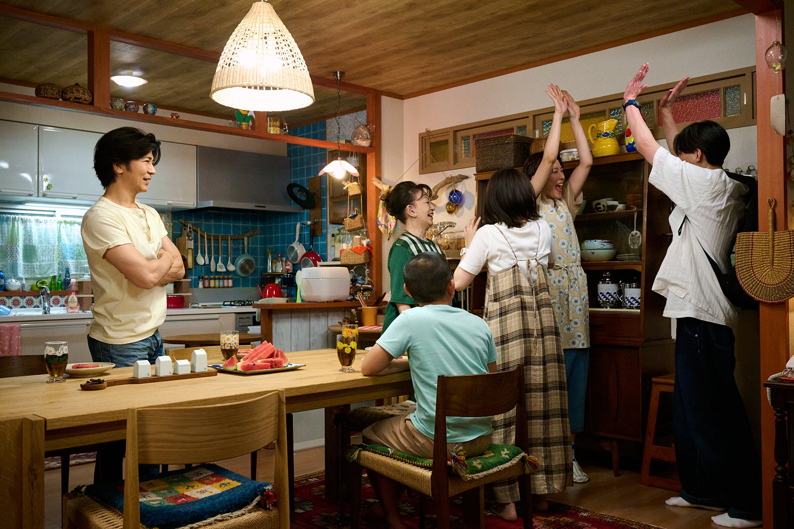 武田真治、番家天嵩、加賀まりこ、飯沼愛、木村佳乃、八木勇征「南くんが恋人！？ 」第6話より（C）テレビ朝日