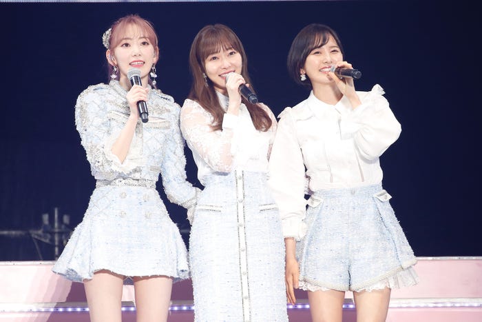 宮脇咲良、指原莉乃、兒玉遥「宮脇咲良 HKT48 卒業コンサート ~Bouquet~」(C)Mercury