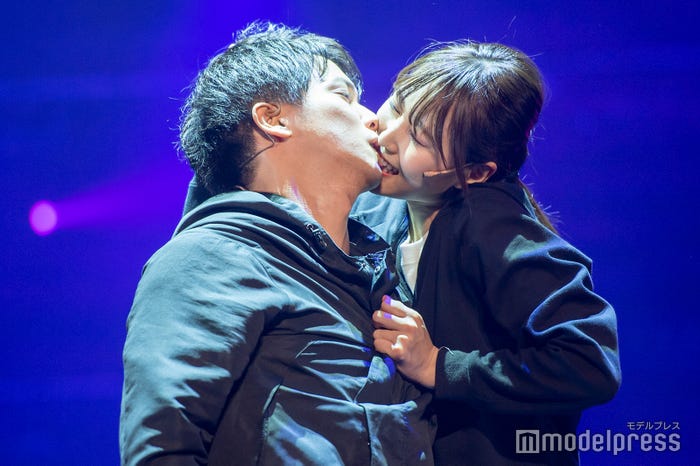 味方良介、菅井友香(C)モデルプレス