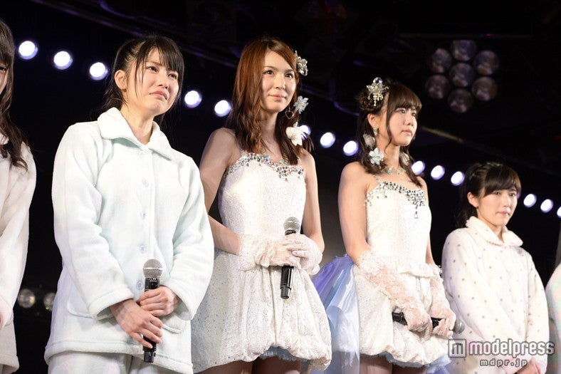 AKB48メンバー、涙と笑顔の卒業公演