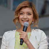 ローラ 幼少期から芸能界デビューそして父の詐欺容疑国際手配まで 活動を振り返る モデルプレス ローラ 幼少期から芸能界デビューそして父の詐欺容疑国際手配まで 活動を振り返る モデルプレス