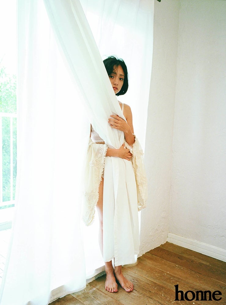 「安達祐実パーソナルマガジンhome（ホーム）」より（写真提供：カエルム）