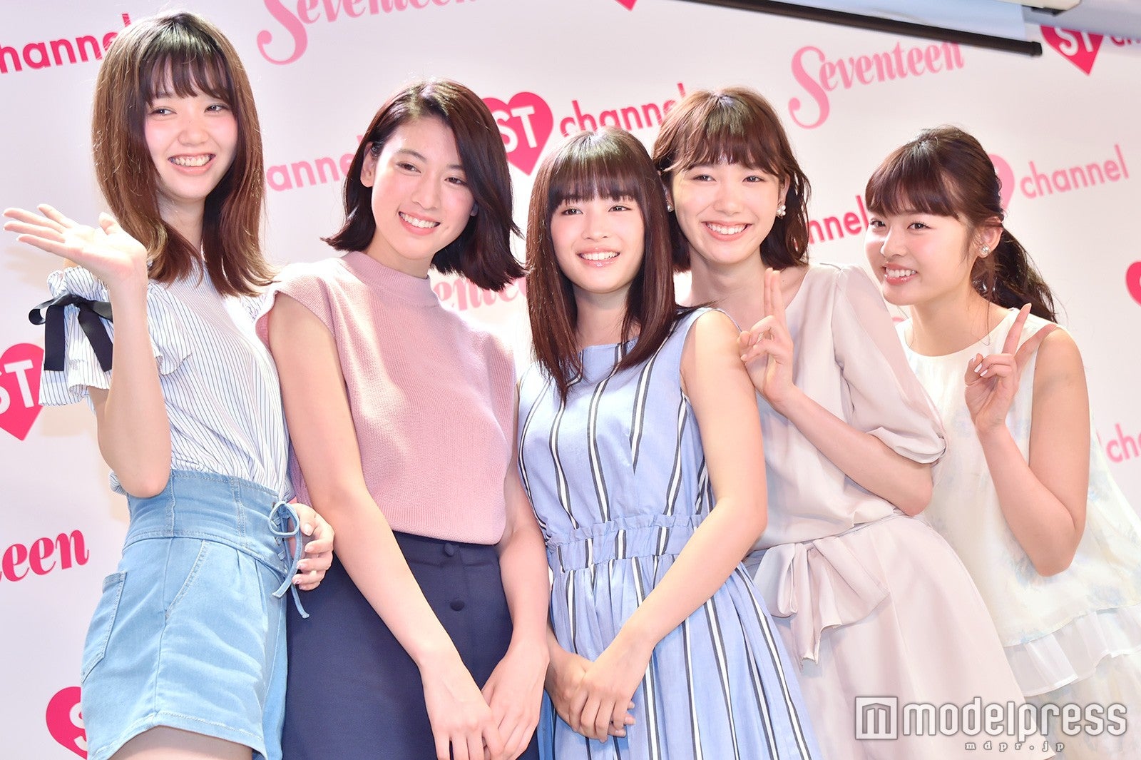 （左から）江野沢愛美、三吉彩花、広瀬すず、飯豊まりえ、古畑星夏（C）モデルプレス