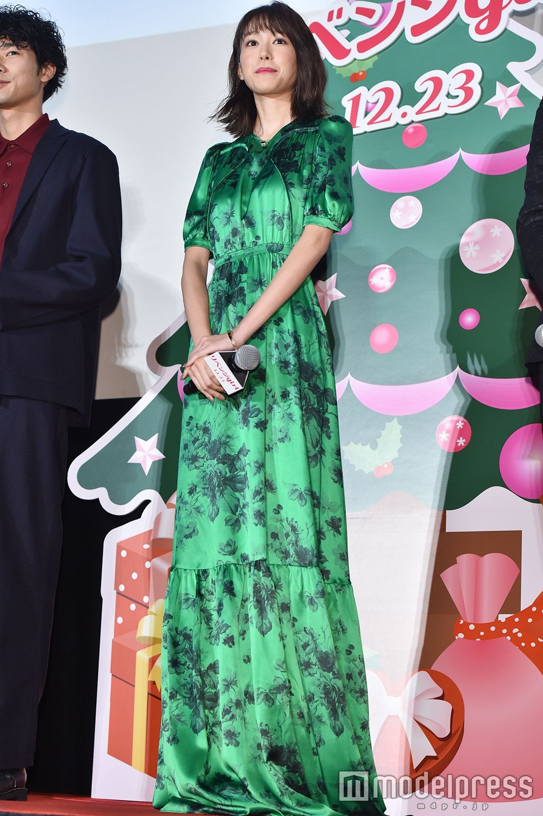 画像1/25) 石原さとみ、佐々木希ら豪華ドレスアップ 肌見せ
