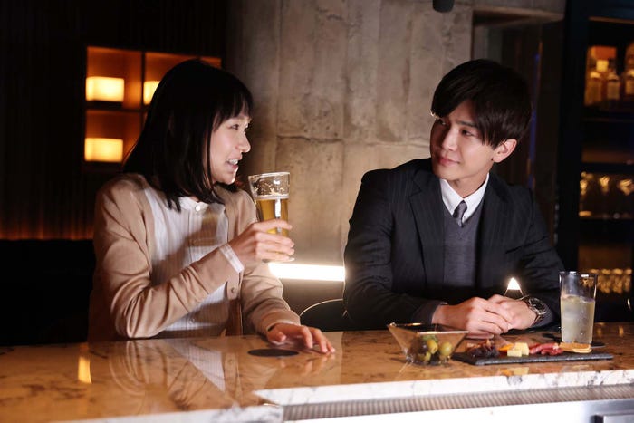 奈緒、岩田剛典「あなたがしてくれなくても」第2話より(C)フジテレビ