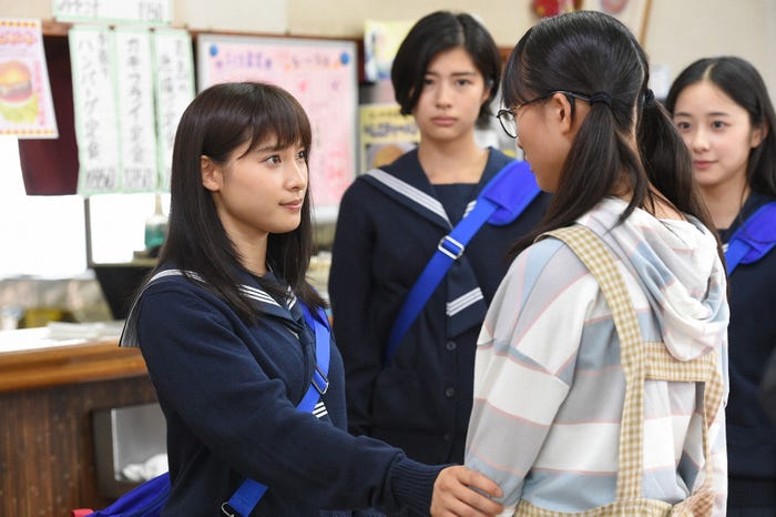 土屋太鳳、大友花恋/「チア☆ダン」第7話より(C)TBS