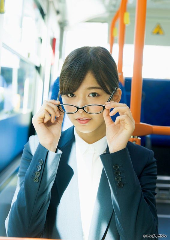 欅坂46渡邉理佐がギャップ魅せ　大人クール＆ナチュラルにうっとり