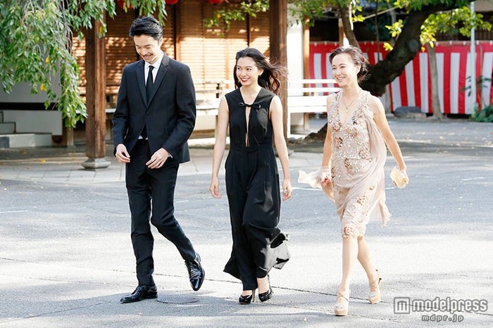 (左から)長谷川博己、二階堂ふみ、工藤夕貴