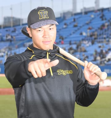 阪神 佐藤輝 初のヒーローインタビューも堂々 プロ1号で 最高に気持ち良かったです モデルプレス