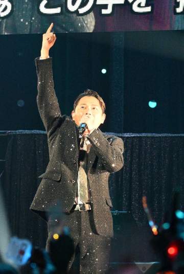 「別人すぎる」「誰？」と騒然の今井翼45歳、久々会見＆ライブに現る アイドル時代から一変した最新姿 渋すぎる精悍ビジュに驚き