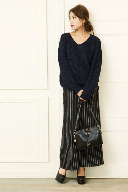 ローゲージVネックニットトップス「Re:EDIT by GALSTAR」1,998円(税込)/画像提供:Re:EDIT by GALSTAR