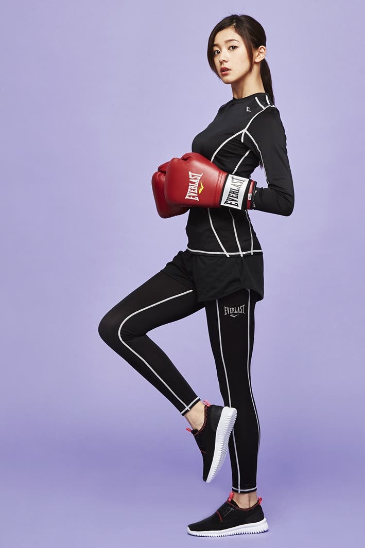 抜群のスタイルはトレーニングの賜物/朝比奈彩