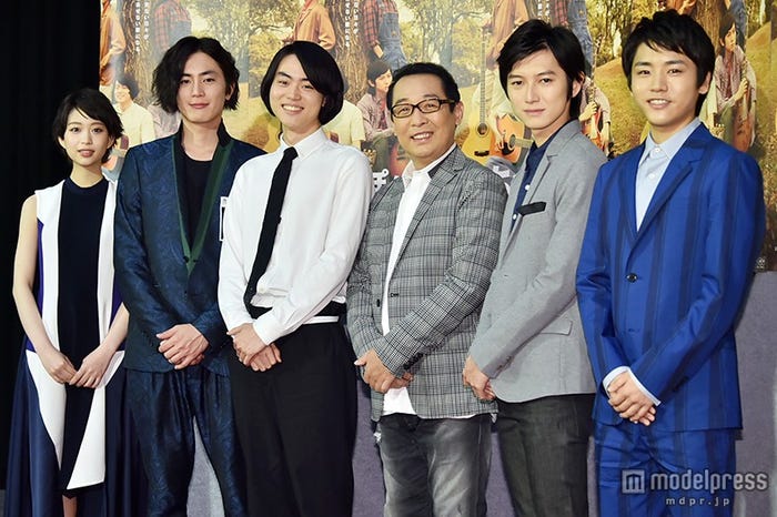 ドラマ「ちゃんぽん食べたか」会見(左から)森川葵、間宮祥太朗、菅田将暉、さだまさし、本郷奏多、泉澤祐希