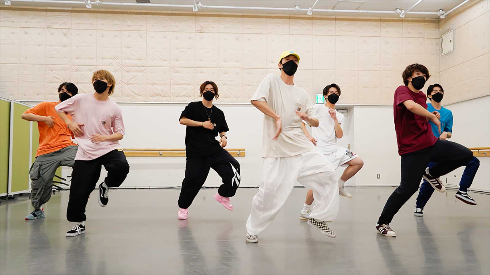 （左から）萩谷慧悟、安井謙太郎、阿部顕嵐、森田美勇人、諸星翔希、真田佑馬、長妻怜央 （提供写真）