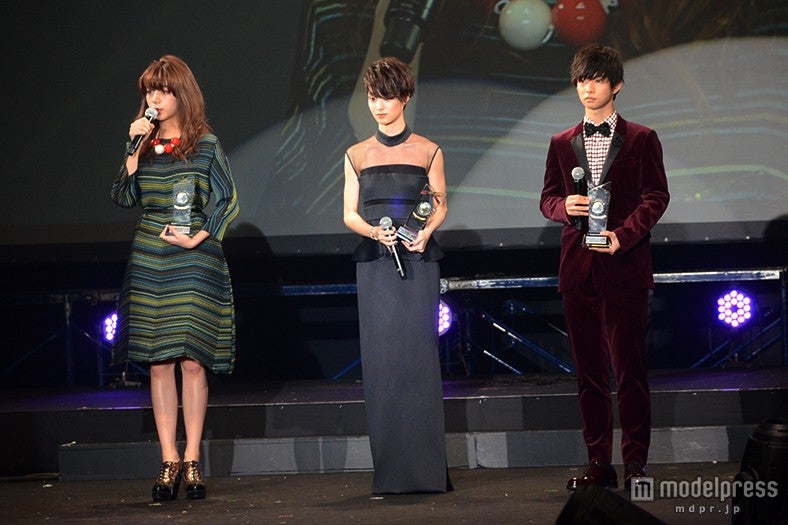 左より：池田エライザ、剛力彩芽、千葉雄大