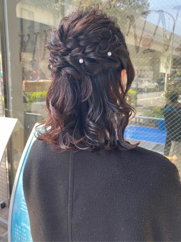 結婚式のお呼ばれヘアは上品なハーフアップで マナーを守った大人おしゃれな髪型 モデルプレス