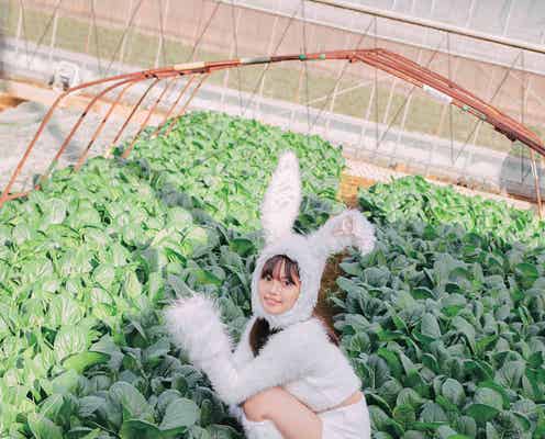 森日菜美、美脚&ウエスト披露 実家の小松菜畑でキュートなうさぎショット公開<Chicktack>