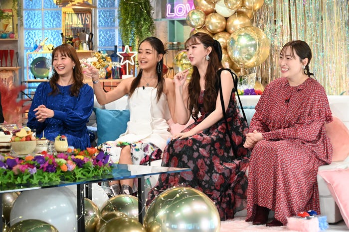 藤本美貴、みちょぱ、藤田ニコル、丸山礼(C)テレビ朝日