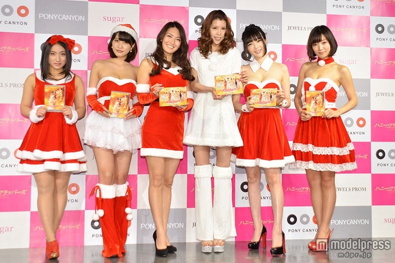 （左から）紗綾、岸明日香、矢吹春奈、坂口杏里、森下悠里、階戸瑠李