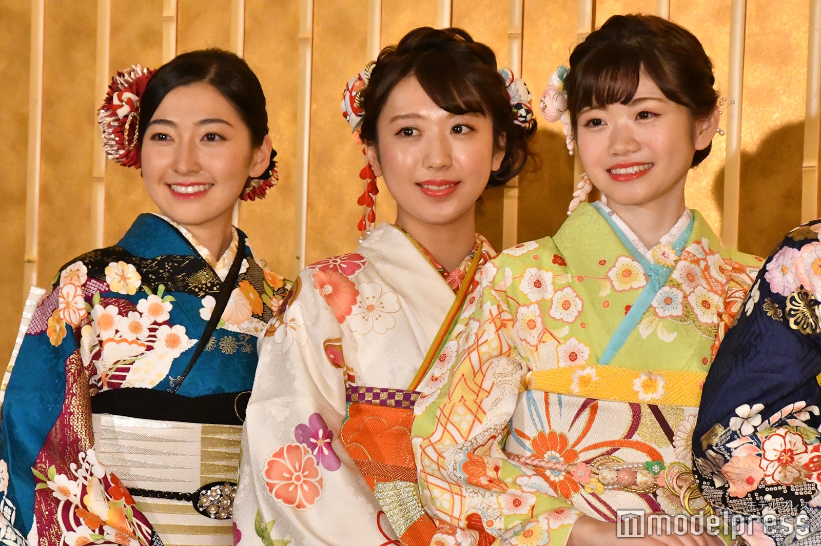 （左から）歌倉千登星さん、中村美紅さん、本田依里佳さん（C）モデルプレス