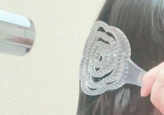 ダイソーの立てられる乾きやすいブローブラシ