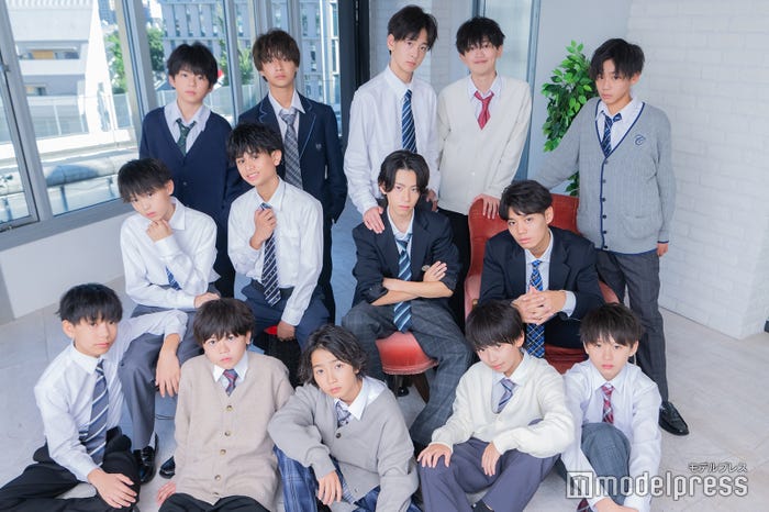「男子中学生ミスターコン2024」ファイナリスト/(前列左から)綿貫力斗、山内恒遊、石原そら、内田光希、大木翔琉(中列左から)松岡雅樹、豊田英歩、吉田伊吹、宮崎宇宙(後列左から)中江斗星、谷虹輝、植野悠羽、藤島隆太郎、井原泰知(C)モデルプレス