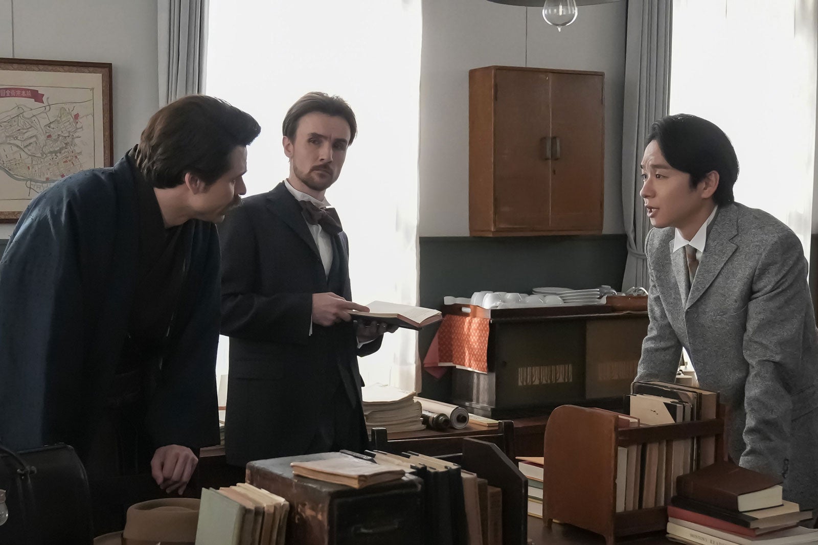 トミー・バストウら「ばけばけ」第101話（C）NHK