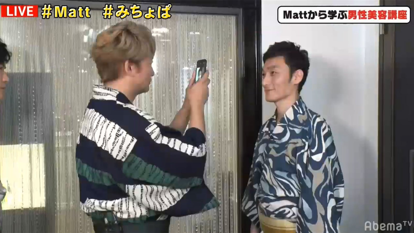 香取慎吾が草なぎ剛のビフォーを撮影中（C）AbemaTV