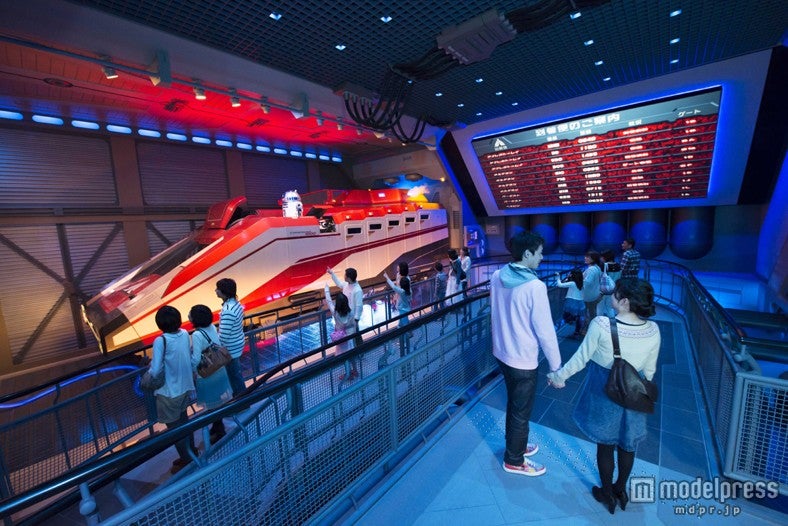 スター・ツアーズ コンコース （C）Disney／Lucasfilm Ltd．