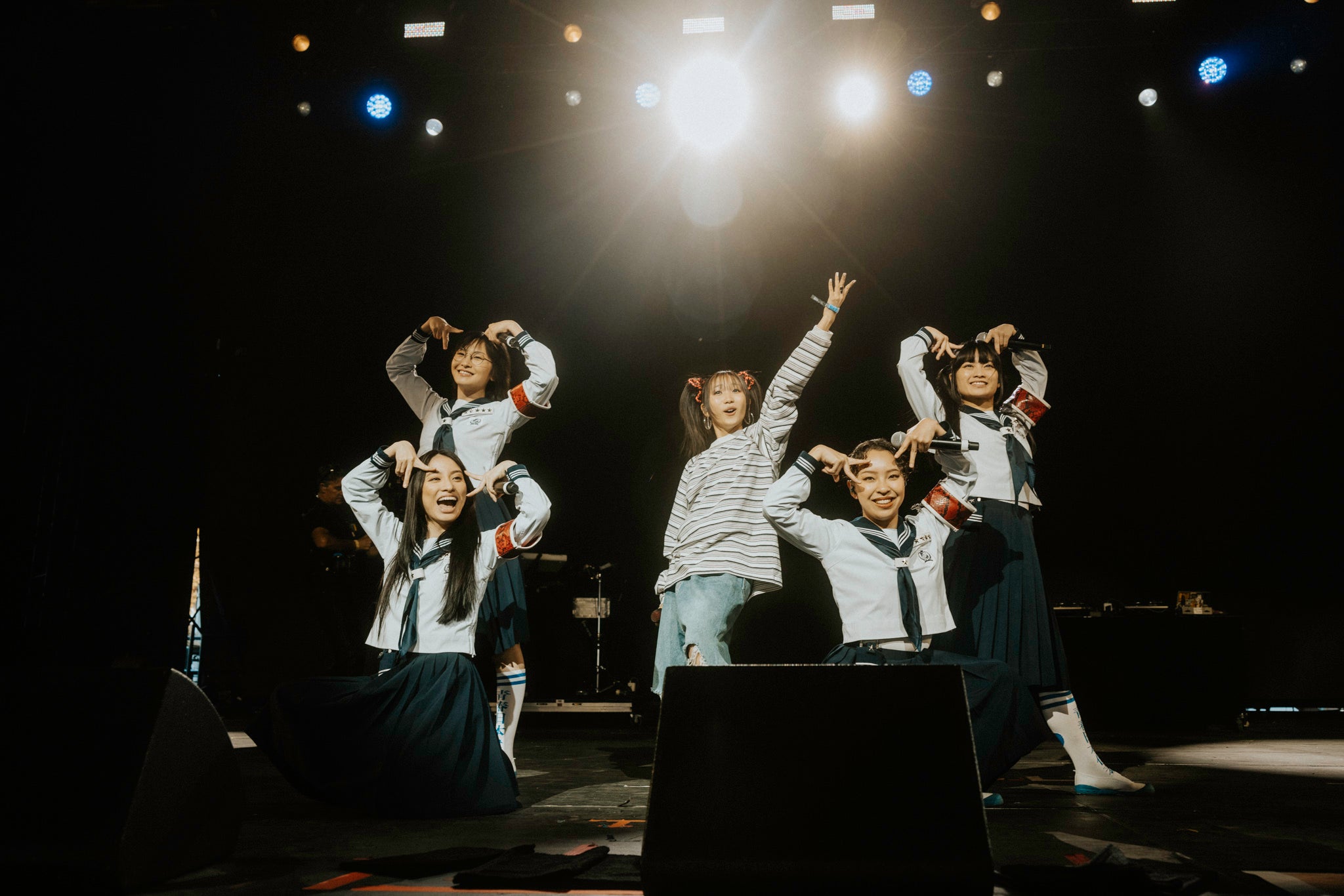 YOASOBI×新しい学校のリーダーズ（C）88rising