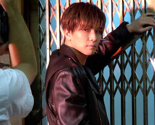 三代目JSB岩田剛典、恩師と10年ぶり再会の瞬間 小説表紙のメイキング動画公開