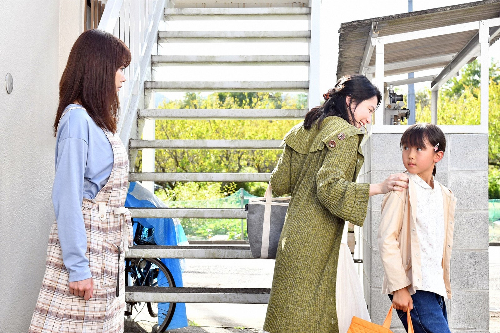 有村架純、村川絵梨、石田凛音／「中学聖日記」第7話より（C）TBS