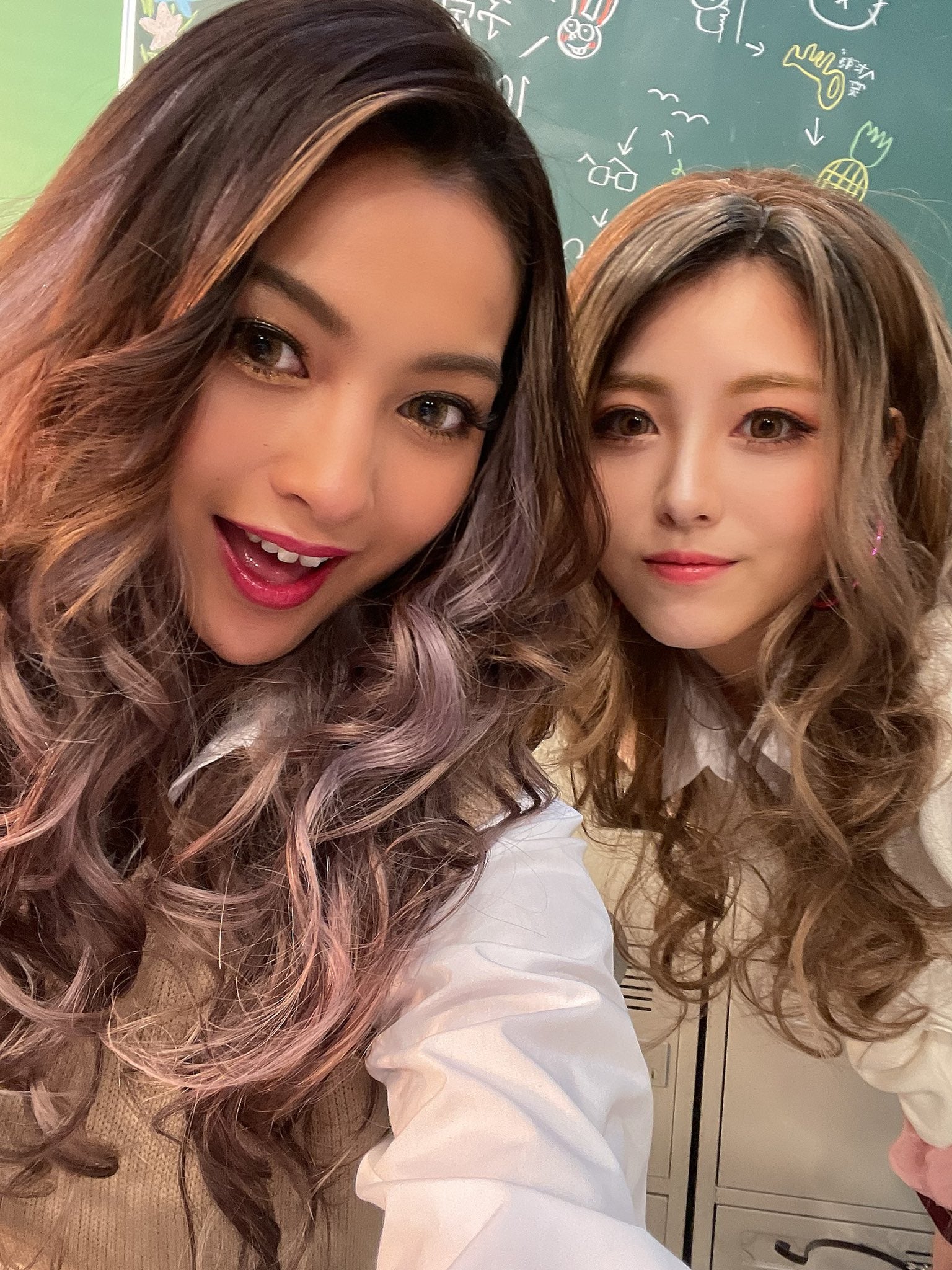 浜辺美波 ギャル姿をゆきぽよも絶賛 世界一可愛い ド派手2ショット披露 モデルプレス 浜辺美波 ギャル姿をゆきぽよも絶賛 世界一可愛い ド派手2ショット披露 モデルプレス