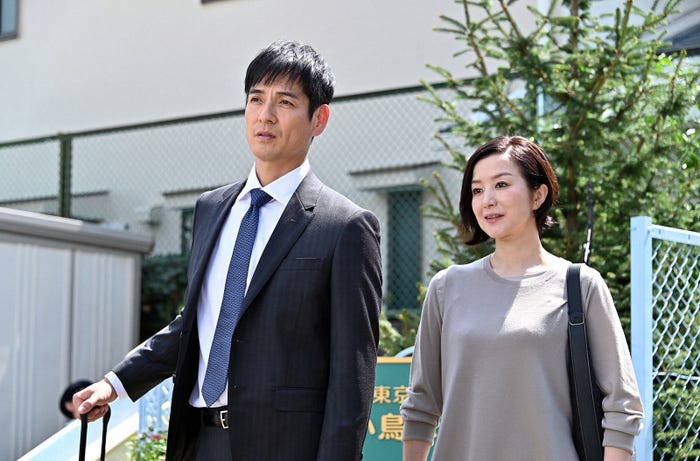 沢村一樹、鈴木京香/「グランメゾン東京」第2話より(C)TBS