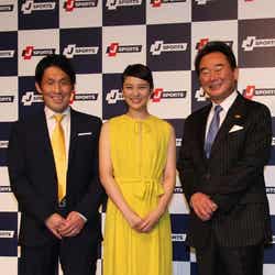 (中左から)武井咲、東尾修コーチ