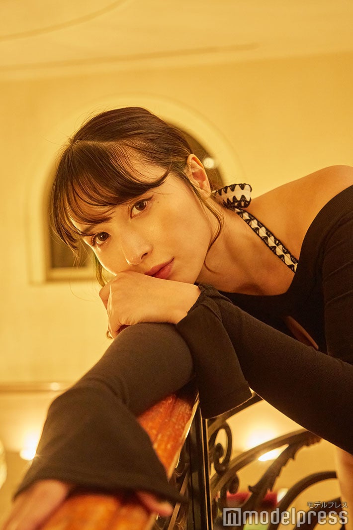 TikTokの腰振りお姉さん・白雪りら、“バストを落とさず正月太り解消テク”伝授 理想ボディ作るポイントは？＜モデルプレスインタビュー＞