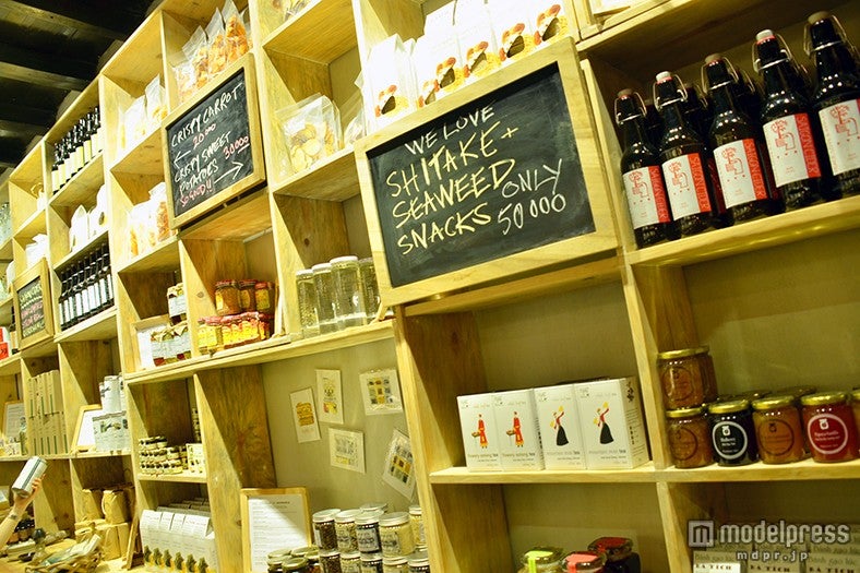 メイドインベトナムのアイテムやオーガニック食材がずらり