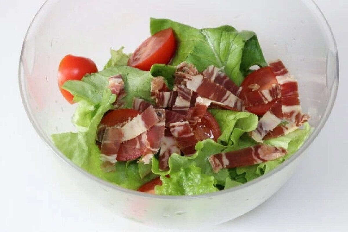 ダイソー　保存できる蓋付ザルボウル　食器