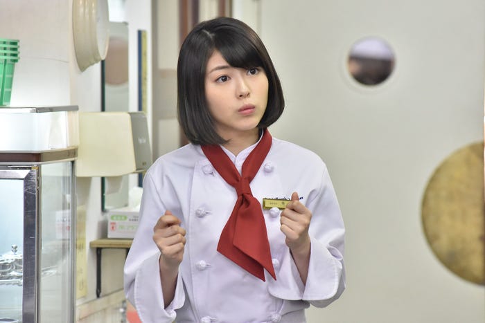 浜辺美波/「崖っぷちホテル!」第4話より(C)日本テレビ