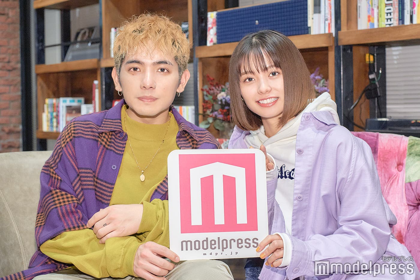 (左から)足立佳奈、Rude-α (C)モデルプレス
