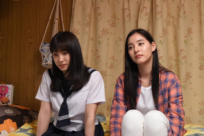 土屋太鳳、新木優子/「チア☆ダン」第1話より(C)TBS