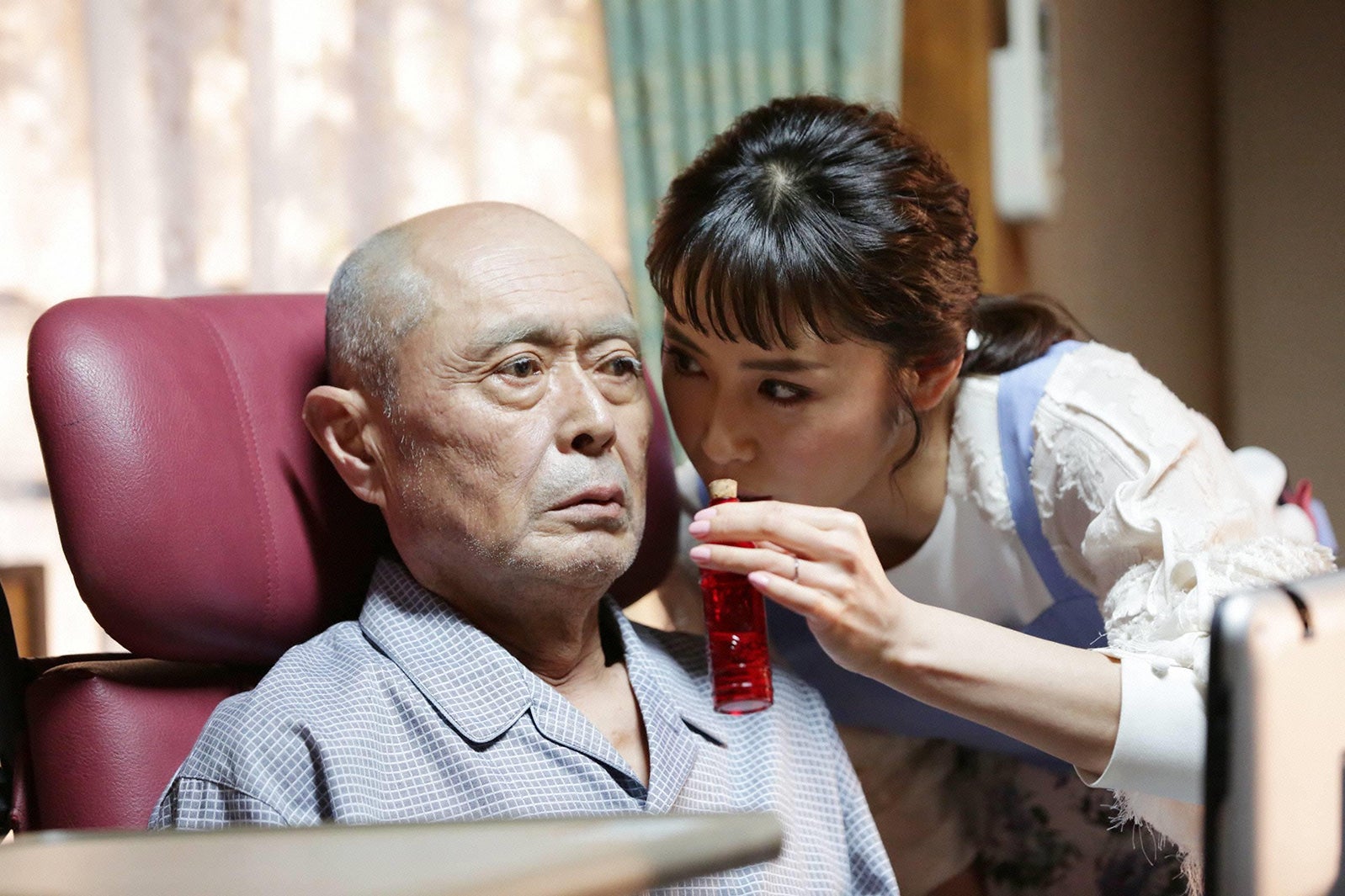 伊武雅刀、山口紗弥加／「モンテ・クリスト伯 ー華麗なる復讐ー」第7話より（C）フジテレビ