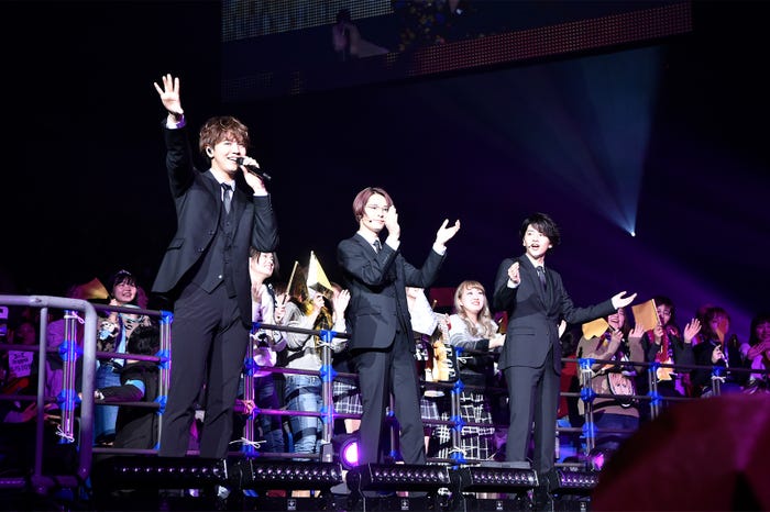 片寄涼太、塩野瑛久、飯島寛騎(C)「PRINCE OF LEGEND」製作委員会 (C)HI-AX All Rights Reserved.