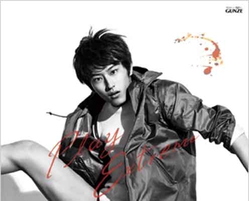 杉野遥亮、菅田将暉に続きボクサーパンツ姿でジャンプ&腹チラ